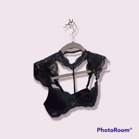 Lace Bra with a chocker detail - Picture 1 of 5